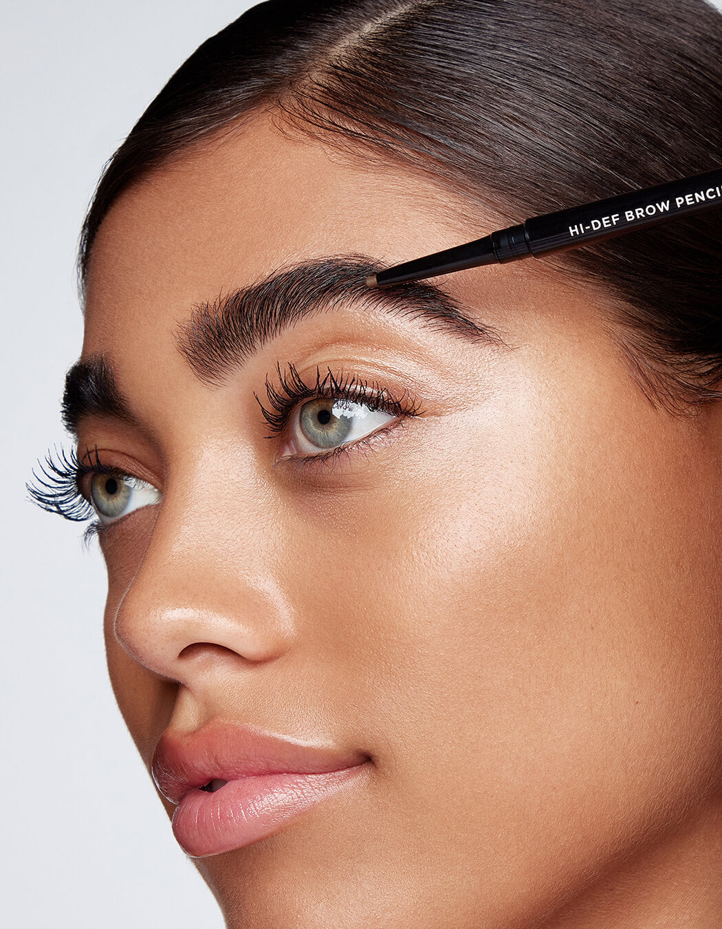 Hi-Def Brow Pencil - Soft Brown 0,14g